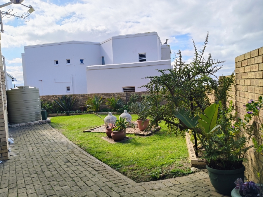 4 Bedroom Property for Sale in Wavecrest Eastern Cape